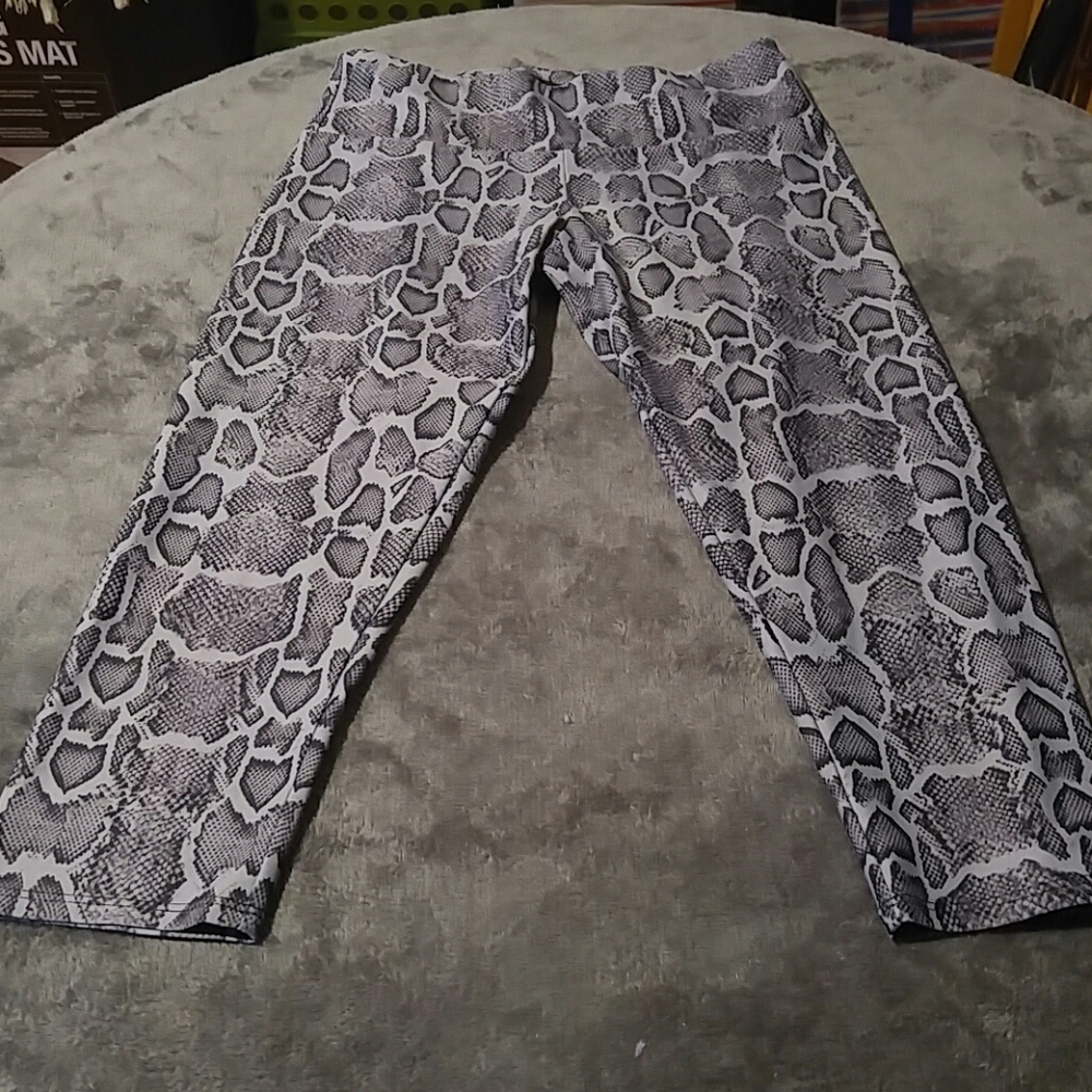 ONZIE HIGH BASIC MIDI LEGGING - GRAY COBRA size small/medium - Picture 2 of 7